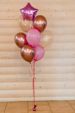 Metalik ve Pastel Tonları ile Renkli Balon Buketi.