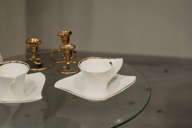 Altın Aksanlı ve Mum Tutucu Beyaz Porselen Çay Seti.