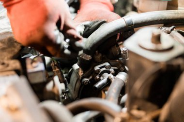 Otomotiv Motor Bileşenlerini Hidrolik Sisteme Odaklı Detaylı Teftiş ve Onarım.