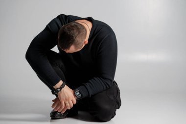 Zihinsel Sağlık Mücadelesi Üzerine Kasvetli Bir Yansıma.