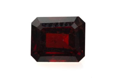 Çarpıcı Doğal Kırmızı Zirkon Gemstone. Enfes berraklığı ve Kesikli Kesiği ile..