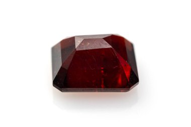Çarpıcı Doğal Kırmızı Zirkon Gemstone Yüzeyi Yüzeysel ve Net.