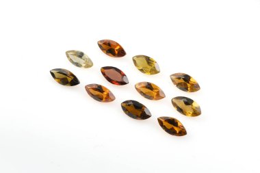 Çeşitli Gölgelerde Parlak Doğal Turmalin Taşları Sersemletici Dizisi.