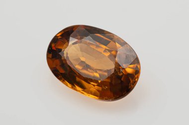 Büyüleyici Doğal Zirkon Gemstone ile Zengin Amber Renkleri ve Yüzleşen Mükemmellik.