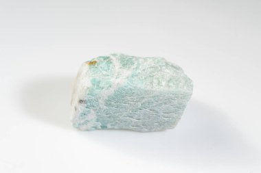 Eşsiz Yüzey Dokusuna ve Aquamarine Rengine sahip Doğal Amazon Taşı.