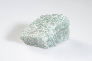 Doğal Amazon Taşı Eşsiz Damarları ve Dokulu Yüzeyi ile.