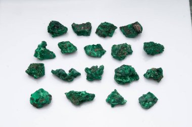 Doğal Malachite Gemstone Koleksiyonu Eşsiz Değişiklikler ve Dokular Gösteriyor.