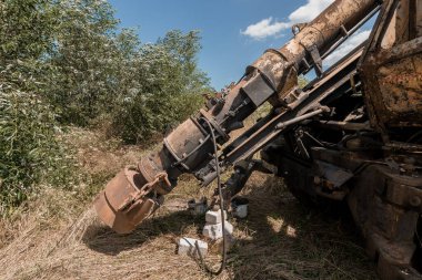 Aşırı Gelişmiş Manzarada Kentsel İnşaat Makineleri.