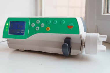 Dijital Görünümle Tıbbi Kullanım İçin Gelişmiş Infüzyon Pompası.