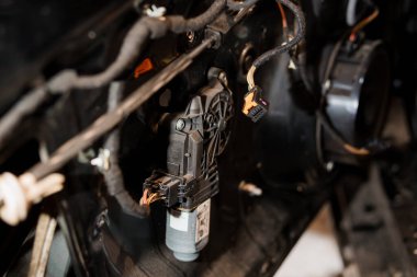 Bir Motor Bileşeni için Otomotiv Kablosu Bağlantısının Detaylı Kapanışı.