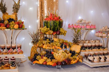 Lüks Meyve ve Tatlıyı Kutlama Etkinliğinde Göster.