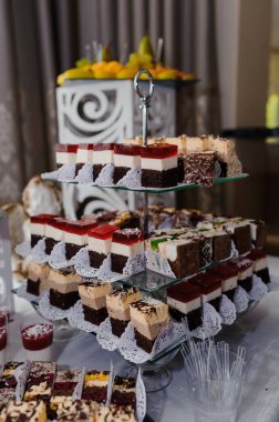 Resmi Bir Olayda Lüks Tatlıyı Göster.