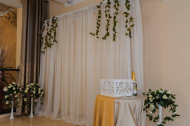 Çiçek Dekorasyonu ve Şampanyayla Zarif Etkinlik.