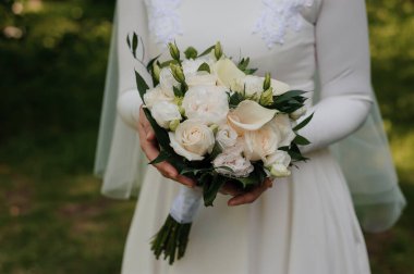 Yumuşak Doğal Ayarlı Zarif Gelin Buketi.