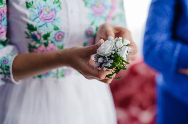 Geleneksel Çiçek Gösterisinde Zarif Yaka Çiçeği Düzenlemesi.