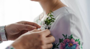 Çiçek Yaka Çiçeği ile Samimi Düğün Hazırlığı.