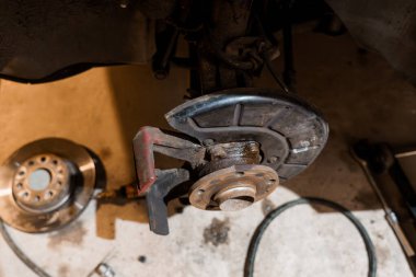 Bir Atölye Ayarında Otomotiv Fren Sistemi Bileşenlerinin Ayrıntılı Kapanışı.