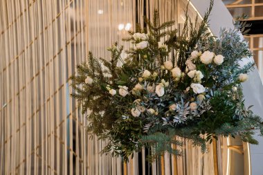 Modern Arkaplan Karşıtı Zarif Çiçek Düzenleme.