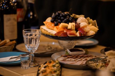 Enfes Charcuterie ve Fruit Platter Mutfak Zarafeti Gösterimi.