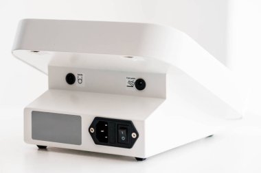 Minimalist Beyaz Kaplamalı Modern Elektrik Aygıtı Güç Anahtarı ve Bağlayıcısı.