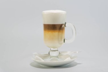 Süt köpüklü sütlü sütlü, katmanlı latte macchiato..