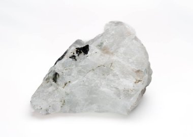 Parlak doğal ay taşı pohpohlama sergiler, yumuşak mavi bir parıltı, ince iç yansımaları ve parlak bir kalça kesimi vardır..