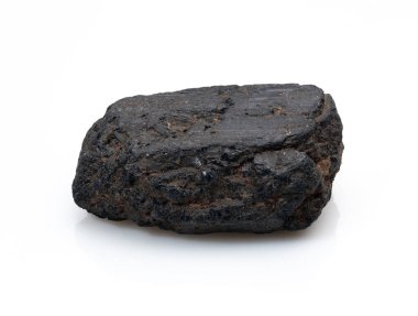 Bu resim pürüzsüz, pürüzsüz siyah bir turmalin kristalini gösteriyor belirgin çizgilerle, beyaz bir zemine karşı sunuluyor. Mineralleri, jeolojiyi, kristalleri veya ruhsal refah kavramlarını resmetmek için uygundur.