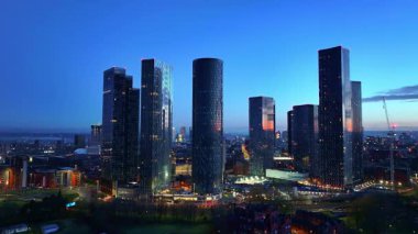 Manchester Şehir Merkezi 'ndeki Deansgate Meydanı ve Beetham Kulesi' nin hava görüntüsü.