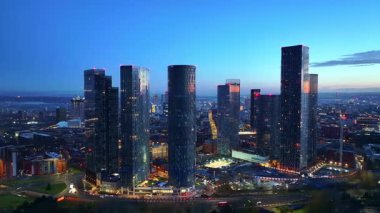 Deansgate Meydanı 'nın hava görüntüsü, Manchester, İngiltere Alacakaranlık