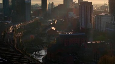 Deansgate Meydanı 'nda Gün Doğumu, Manchester City, Birleşik Krallık: Bir Işık ve Mimarlık Metropolitan Senfonisi