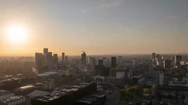 Manchester City Sunset Timelapse: Şehir Güzelliği ve Canlı Metropolis