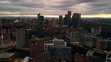 Manchester Şehir Merkezi: Kentsel Skyline 'ın Hava Görüntüsü