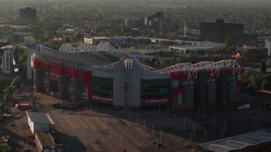 Şafakta Eski Trafford 'un Hava Görüntüsü: Manchester United Futbol Kulübü' nün Evi