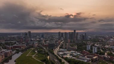 Manchester City 'nin Sunset' te Dramatik Bulutlarla Zaman Çizelgesi