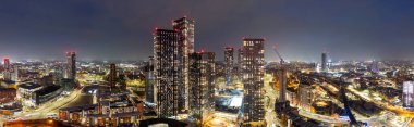 Manchesterlı Panoramik Gece Manzarası Deansgate Meydanı Kompleksi