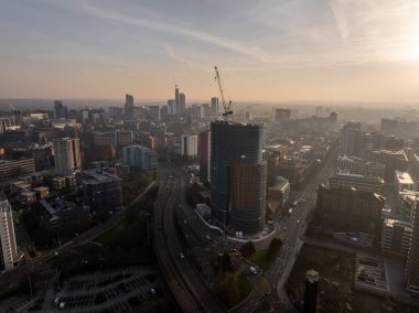 Sunrise Featuring River and Roads 'daki Kentsel Şehir Manzarası