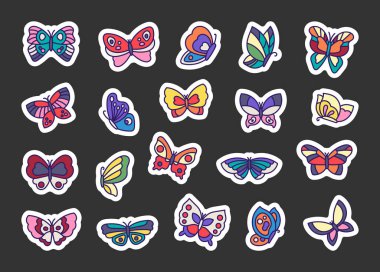 Farklı şekilli kanatlı kelebek. Etiket Yer İmi. Büyüleyici uçan böcekler. El çizimi stili. Vektör çizimi. Tasarım elementlerinin koleksiyonu.