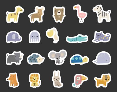 Farklı pozları olan sevimli bir hayvan karakteri seti. Şirin İskandinav çizgi film tarzında vahşi ve evcil yaratıklar. Çizimleriniz ve yaratıcı tasarım projeleriniz için.