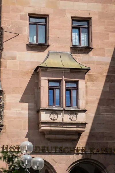 Almanya sokaklarında güzel Avrupa balkonları