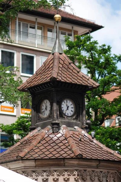 Avrupa sokaklarında antika sokak saatleri