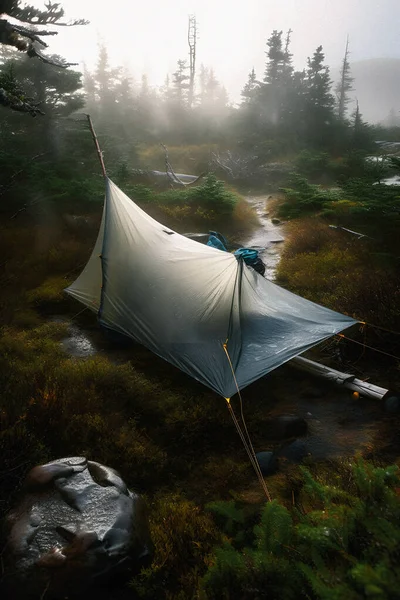 Wilderness Survival Bushcraft Tent Tarp Heavy Rain Embracing Chill Dawn — Stock Photo, Image