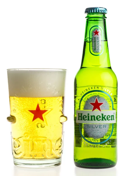 Flaska Och Glas Heineken Silver Isolerad Vit Bakgrund — Stockfoto