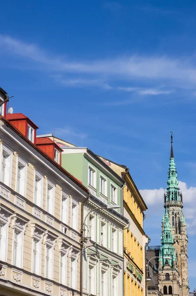 チェコ リベレツ市庁舎の歴史的建造物と塔 — ストック写真