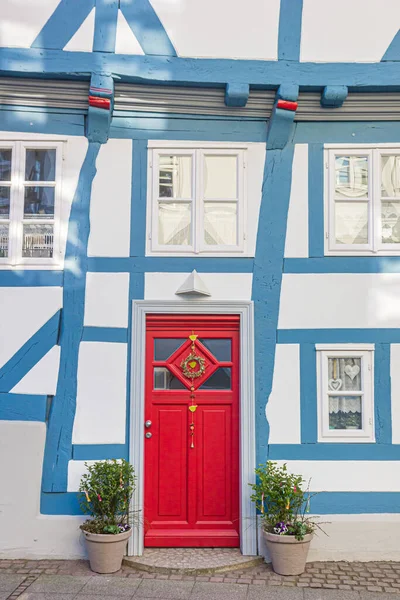 Porta Rossa Una Casa Colorata Graticcio Wolfenbuttel Germania — Foto Stock