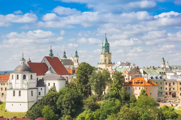 ポーランドの歴史的都市ルブリンのスカイラインの教会の塔 — ストック写真