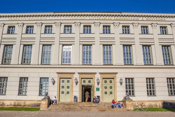 Fasada Budynku Uniwersyteckiego Zabytkowym Mieście Halle Niemcy — Zdjęcie stockowe