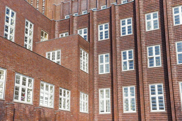 德国Wilhelmshaven历史建筑的窗户 — 图库照片