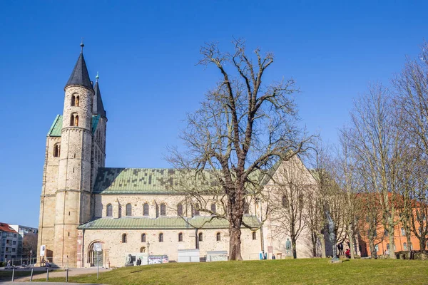 Zabytkowy Klasztor Parku Magdeburgu Niemcy — Zdjęcie stockowe