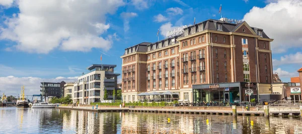 Panorama Eines Hotels Wasser Emden Deutschland — Stockfoto