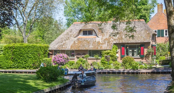 Panorama Una Vecchia Casa Sul Canale Giethoorn Paesi Bassi — Foto Stock